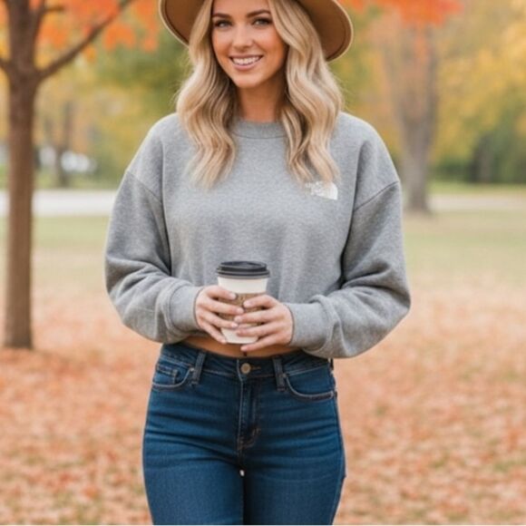 🆕 The North Face Women’s Cropped Crew Neck Sweatshirt size XXL - Picture 1 of 12